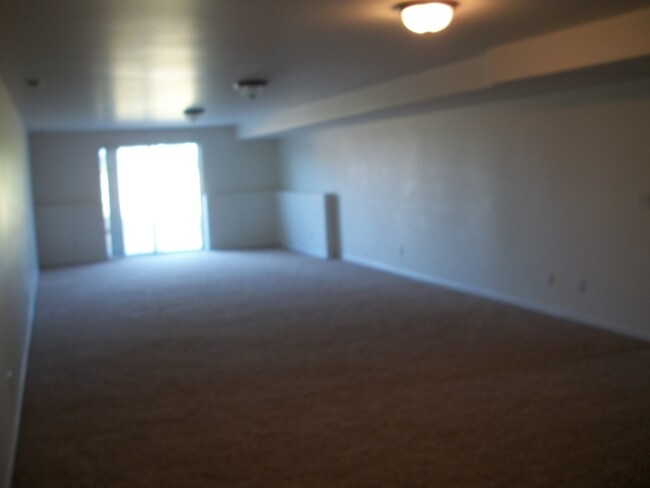 Building Photo - 4 Bedroom, 3 Bathroom Spacious Duplex