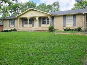 Building Photo - 6468 Thunderbird Dr