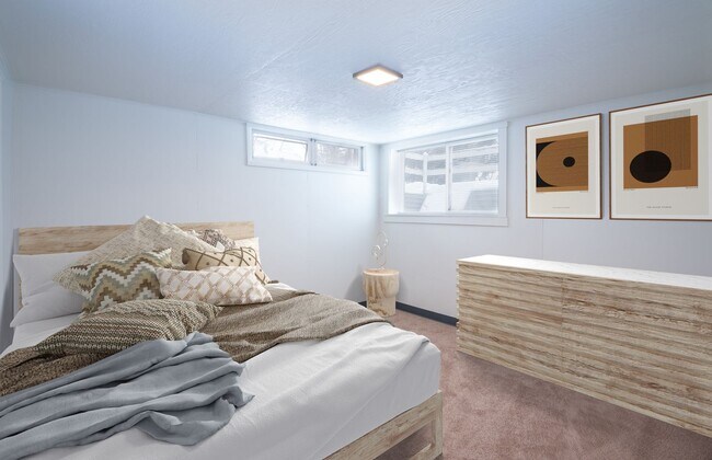 Building Photo - 1422 S Willson Ave