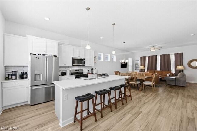 Building Photo - 2256 E 100th St