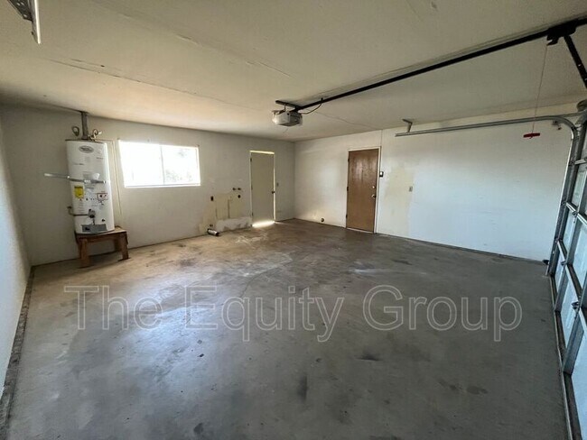 Building Photo - 859 W Mulberry Ave