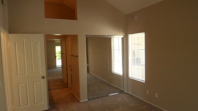 Building Photo - 8215 E White Oak Ridge