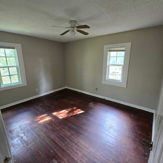 Building Photo - "Full Brick 3-Bed Home on Monroe Avenue: In the Heart of Macon!"