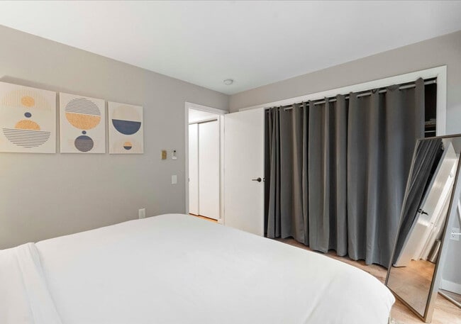 Building Photo - 1217 E Wilson St