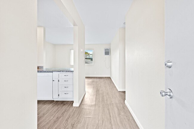 Building Photo - 1356 Monte Vista Ave