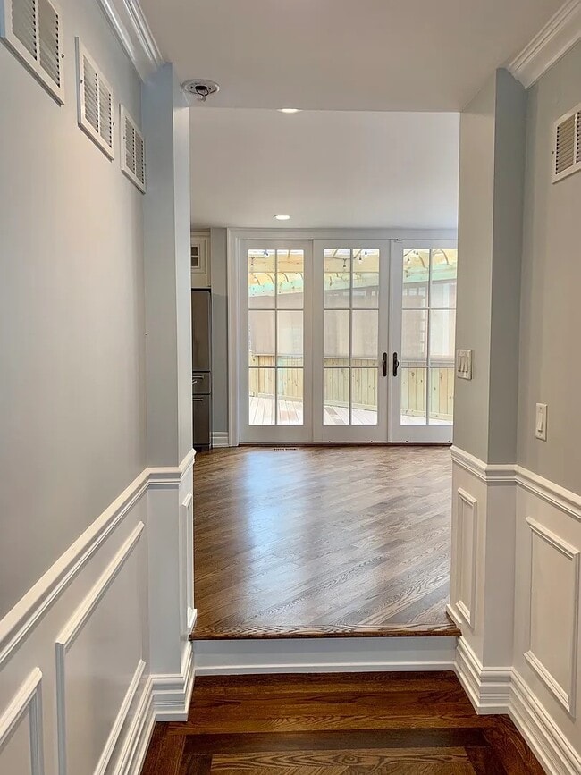 Building Photo - 131 Montgomery Ln