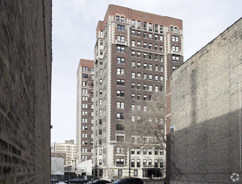 422 & 424 W Melrose 422424 W Melrose St Chicago IL 60657 Apartment