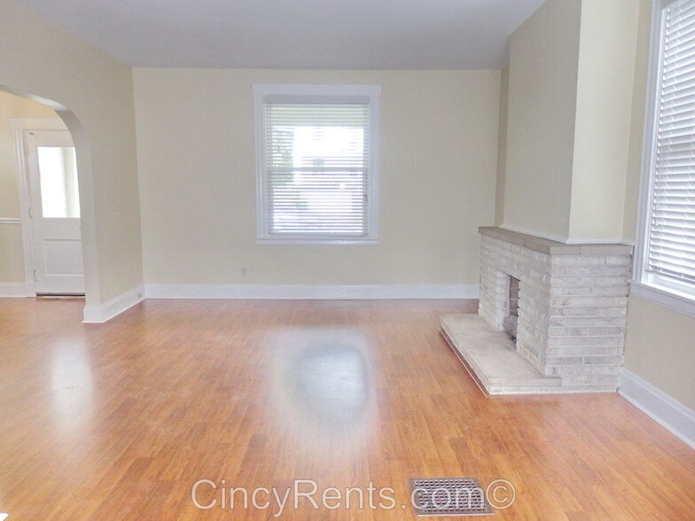 Building Photo - 3645 Zinsle Ave