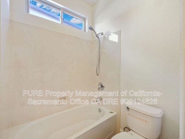 Building Photo - 1732 Bamboo St