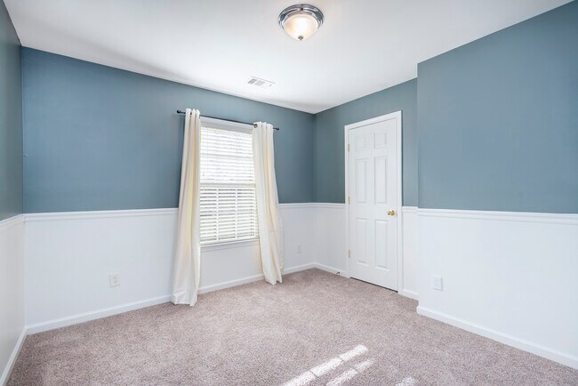 Building Photo - 2601 Potomac Ct