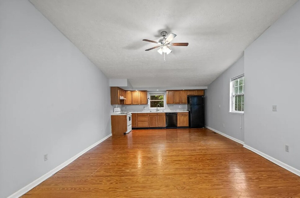 Building Photo - 2226 Ravine St