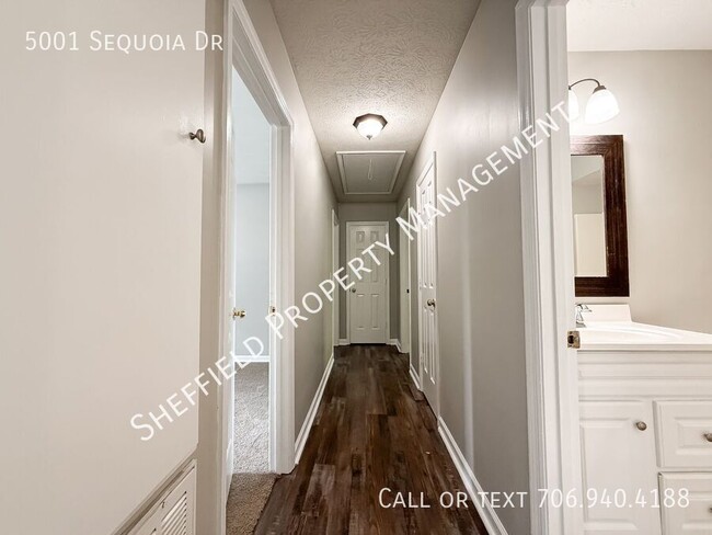 Building Photo - 5001 Sequoia Dr