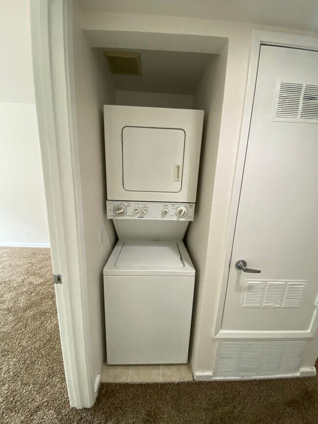 Building Photo - Beautiful Two Bedroom Two Bathroom Condo W/ Balcony & In Unit Laundry!