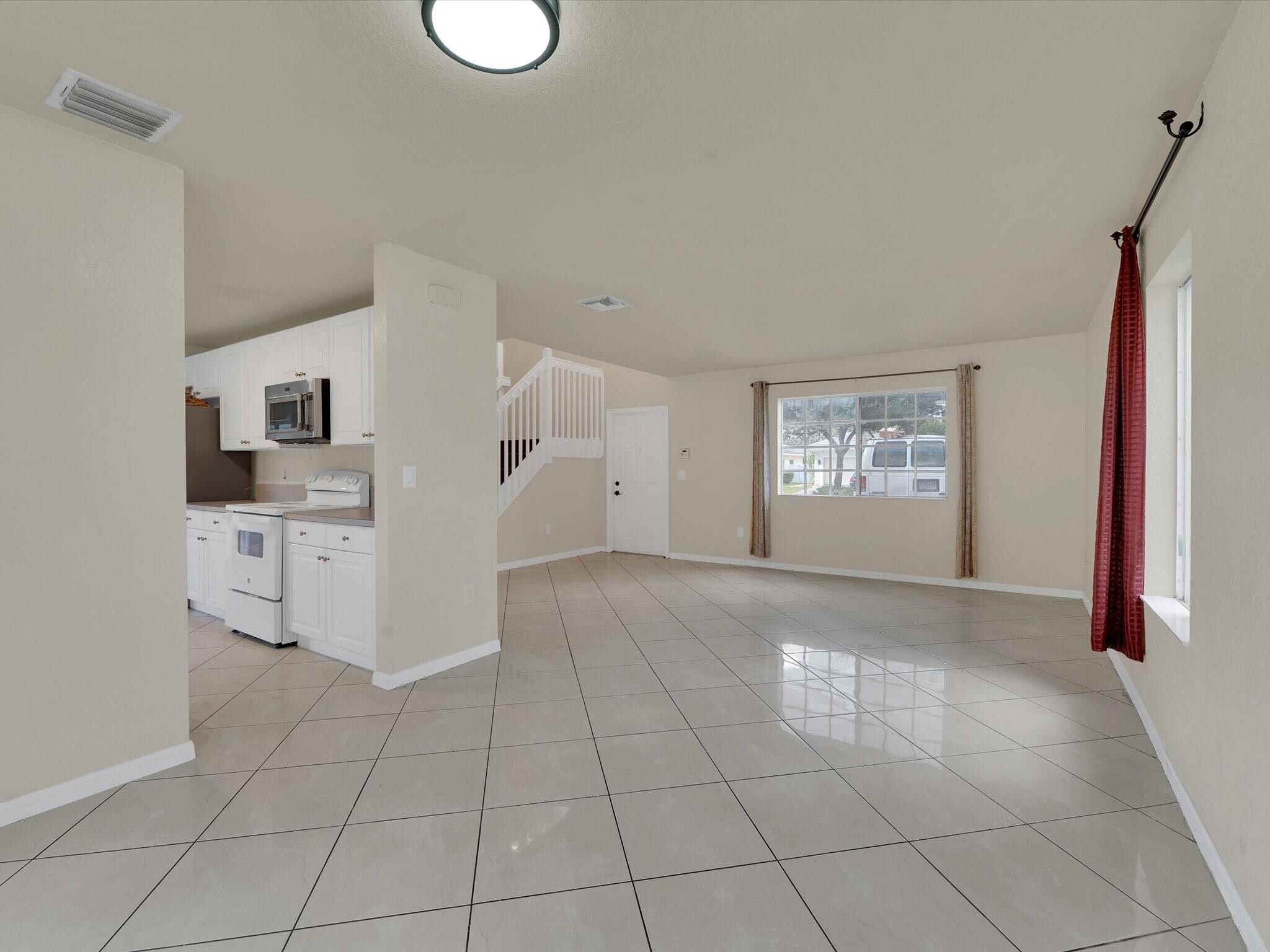 Building Photo - 308 NW 17th Ter