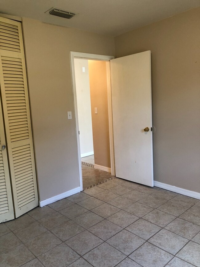 Building Photo - 2 Bed 1 Bath Home | Pet Friendly | Washer ...