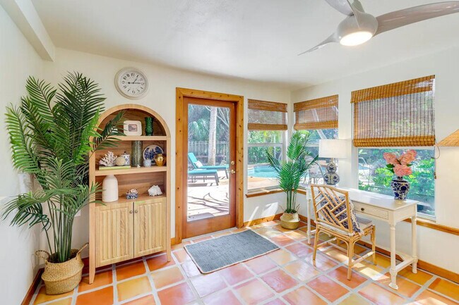 Building Photo - 113 Margarita Rd