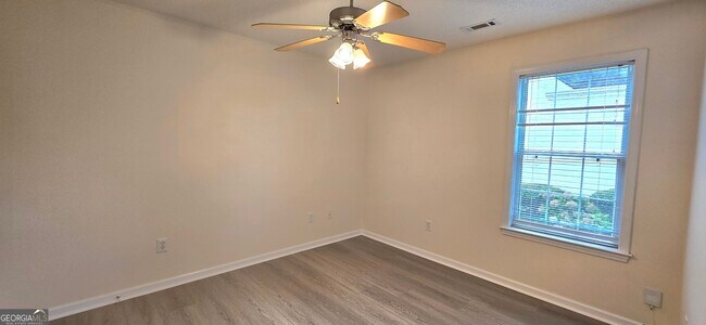 Building Photo - 2 Mill Ridge Pl