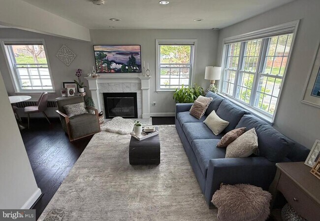 Building Photo - 9006 Linton St