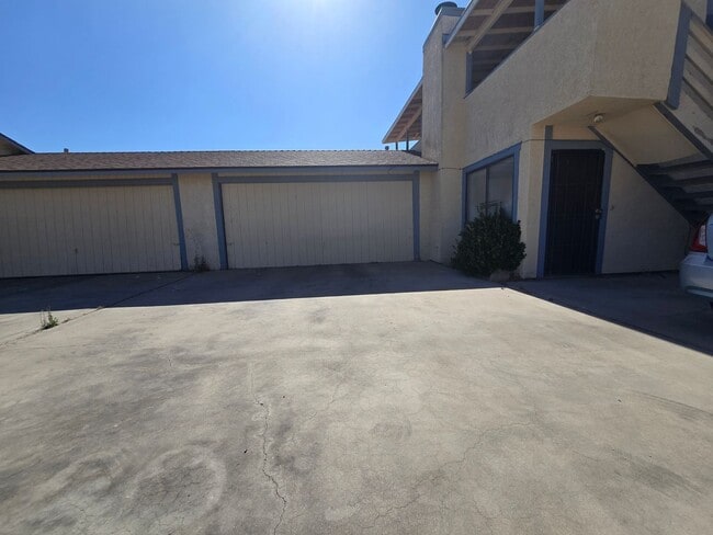 Building Photo - Place 920 W Alene Ave