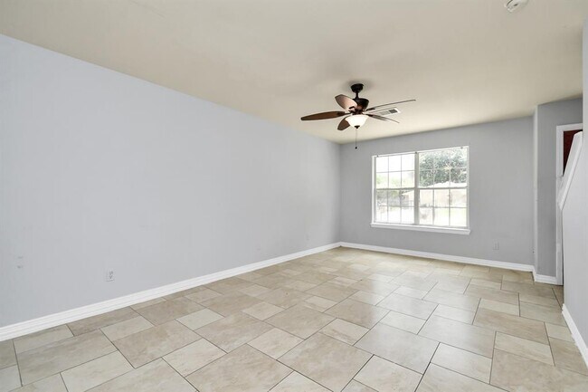 Building Photo - 10022 Raymondville Rd