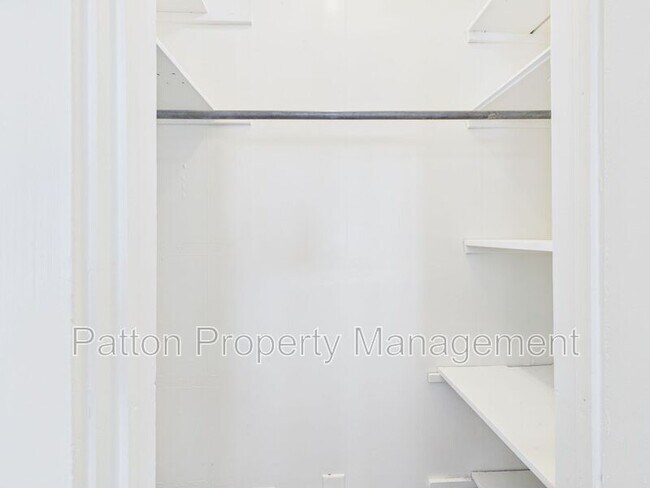 Building Photo - 701 Sunset Terrace