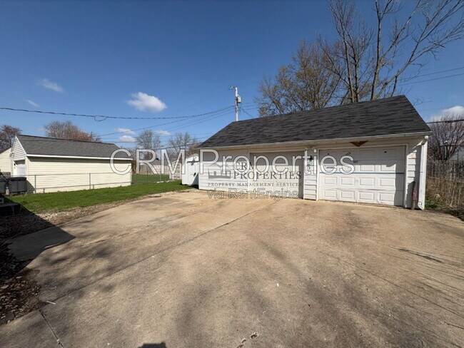Building Photo - 1936 Lynwood Dr