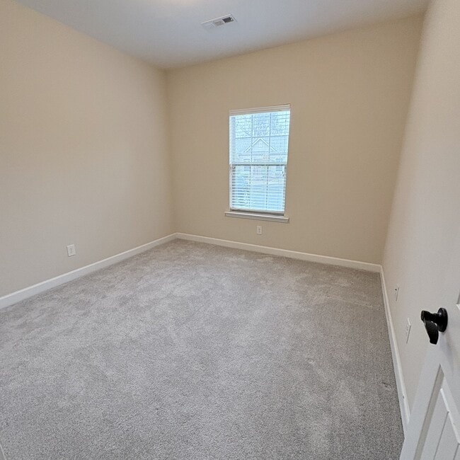 Building Photo - 105 Velena St