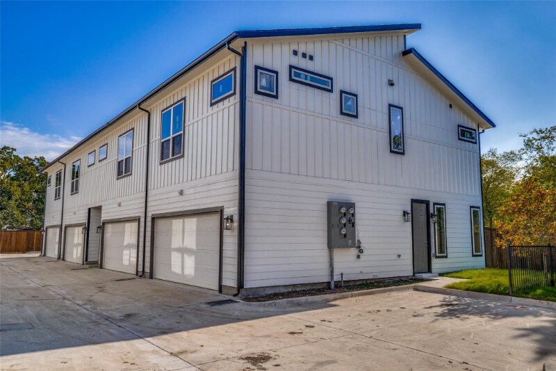 Primary Photo - 2116 Shea Rd
