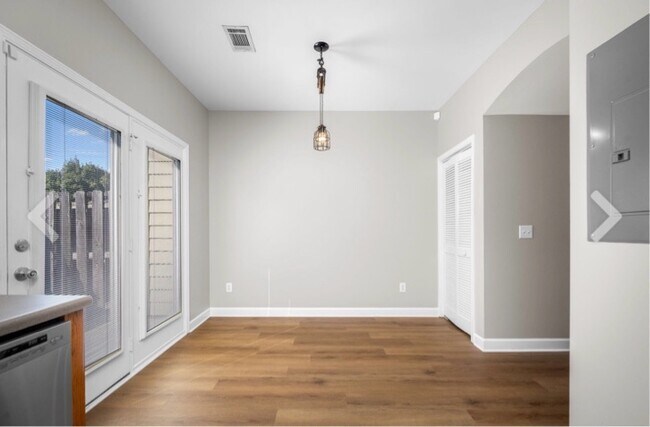 Building Photo - 105 4th Ave