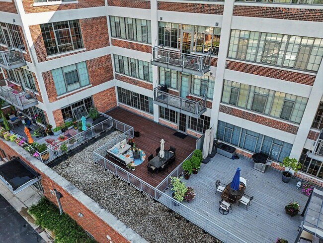 Building Photo - 315 2nd St