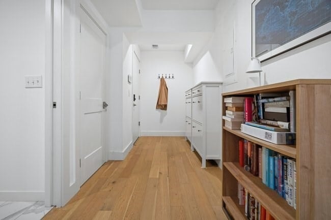 Building Photo - 946 Saratoga St