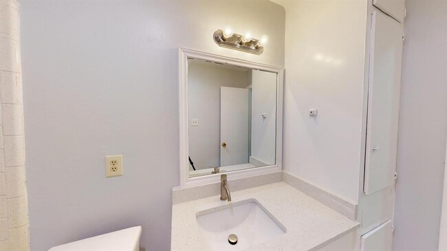 Building Photo - 7611 Lunar Dr