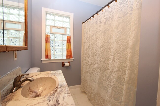 Building Photo - 860 Lake Michigan Dr NW