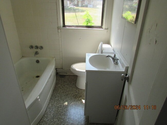 Building Photo - 17 Dixie Dr