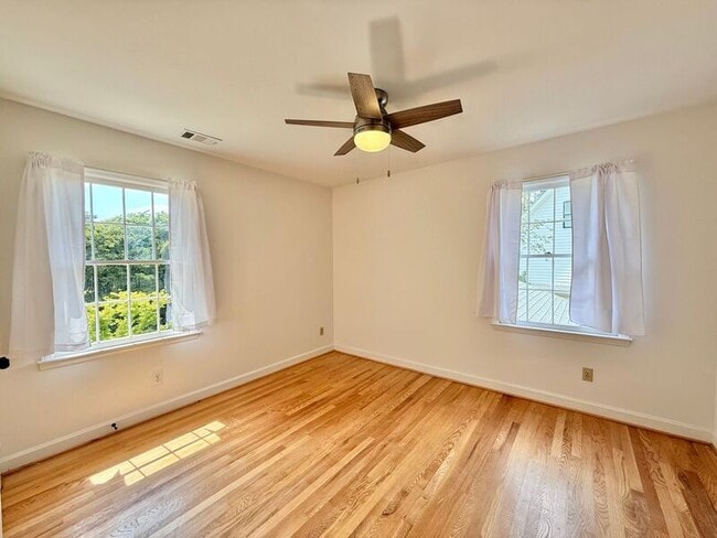 Building Photo - 5017 Sandlewood Dr