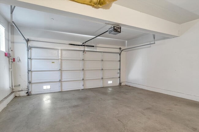 Building Photo - 581 Bridgeport Terrace
