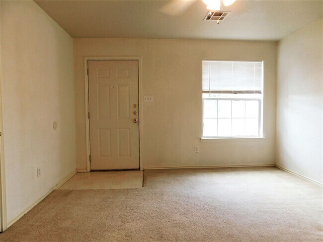 Building Photo - 2803 Lucille Dr