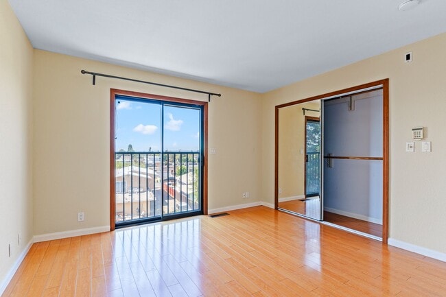 Building Photo - Utilities Paid! 3 Bedroom in Hayward with ...