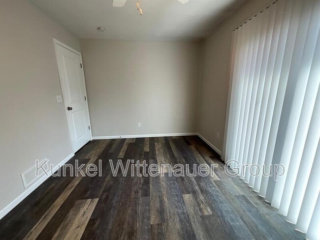 Building Photo - 425 Ponderosa Ave