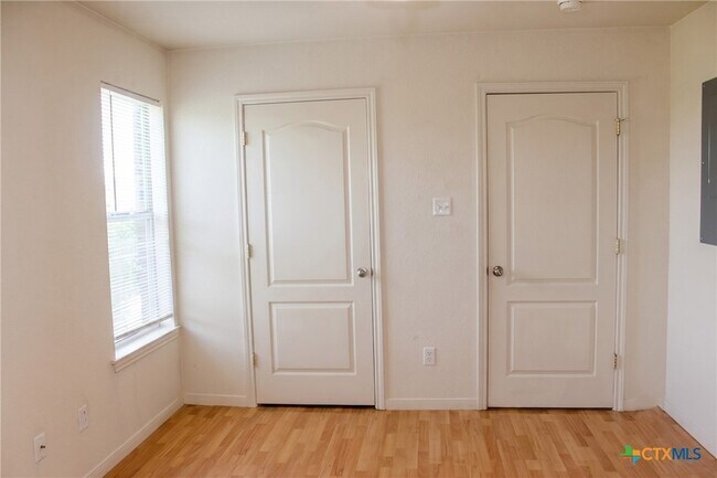 Building Photo - 413 Brittney Way