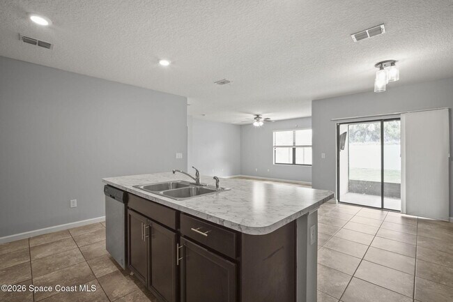 Building Photo - 548 Coyote Dr
