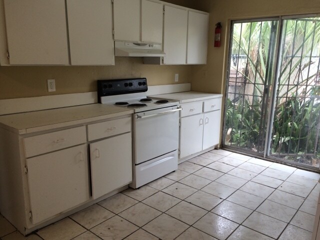 Building Photo - 1104 NW 8th Ave