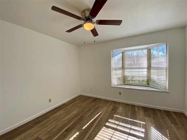 Building Photo - 5502 Longhorn Landing