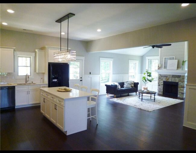 Building Photo - 100 Amberwood Dr