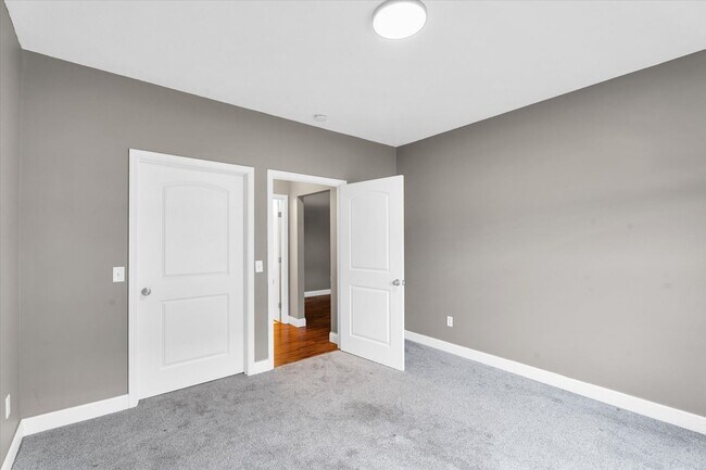 Building Photo - 2 bedroom, 2 bathroom condo!