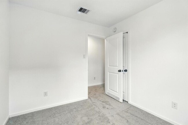 Building Photo - 18210 Via Aurelia Dr