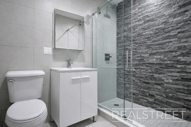 Building Photo - Spacious 2 BED in Bushwick!