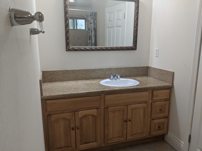 bathroom sink - 24381 Santa Clara Ave