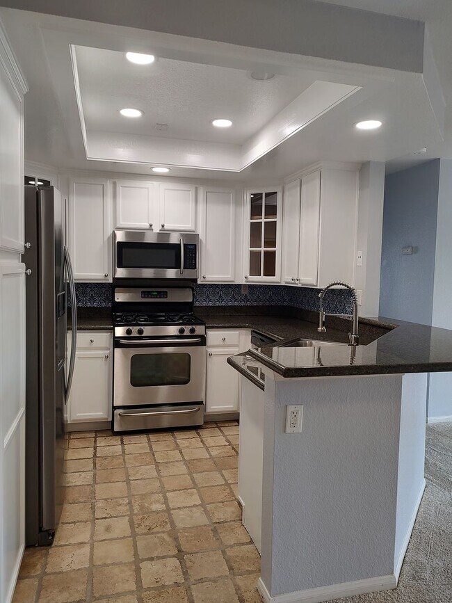Building Photo - Beautiful 2 Bedroom Condo in Del Mar Villas