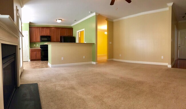 Building Photo - Rad in Raintree!